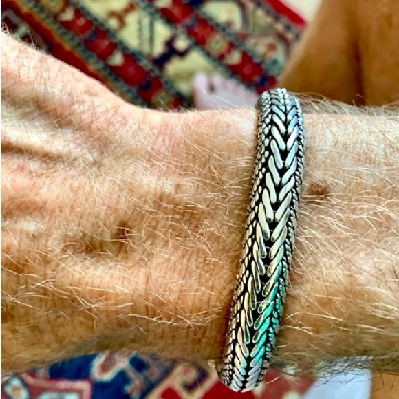 Substantial Silver Bali Bracelet - Picture 2 of 6